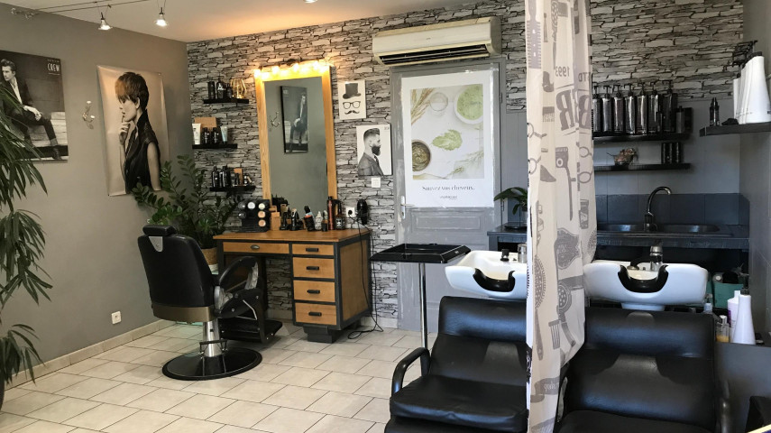 Salon de coiffure spacieux et lumineux à reprendre - Entre Alpilles et Lubéron (13)